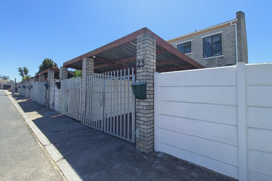 2 Bedroom Property for Sale in Oakglen Western Cape